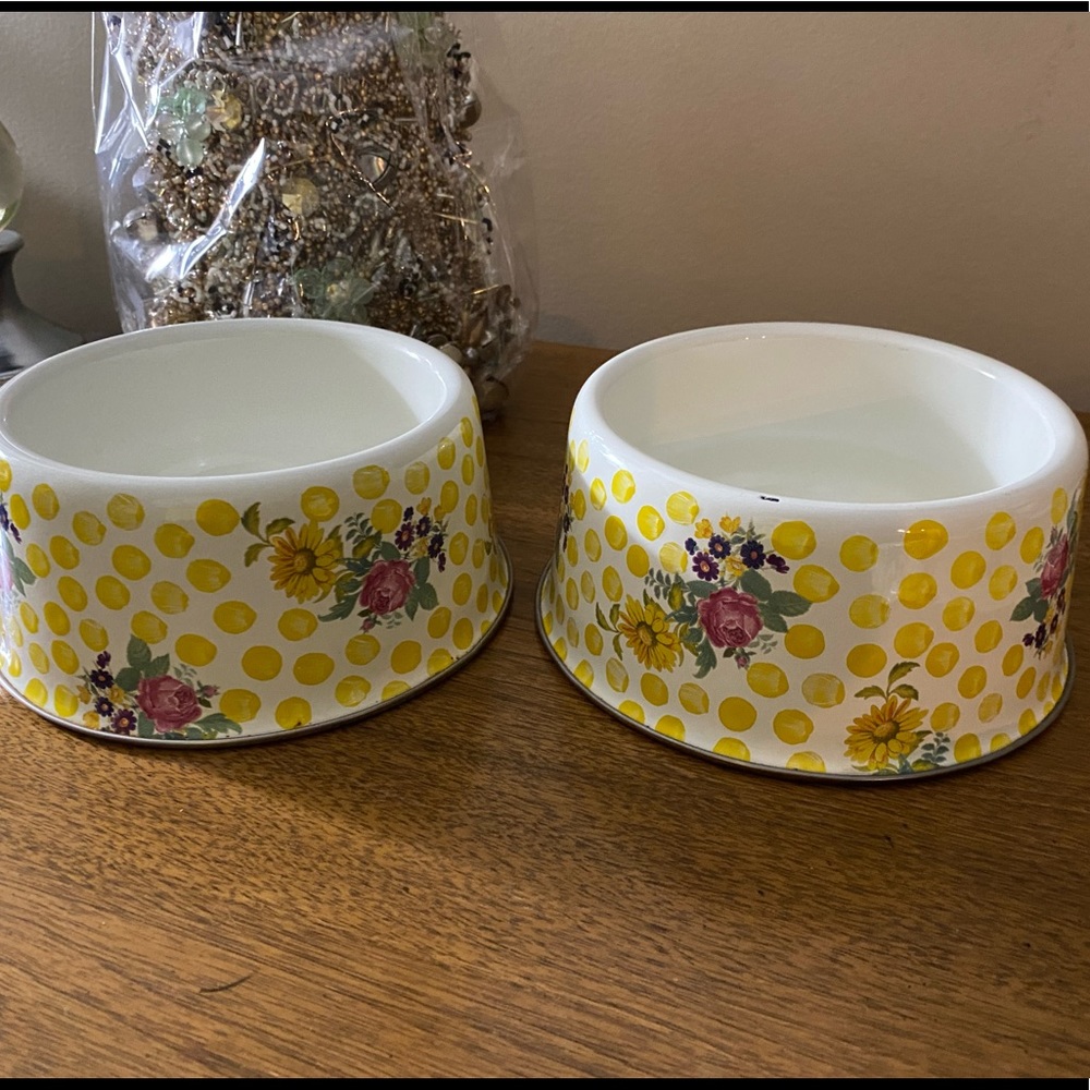 Buttercup medium dog bowls